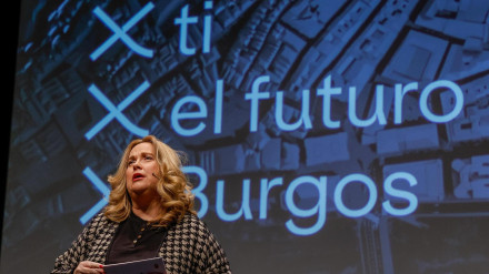 La Alcaldesa de Burgos, Cristina Ayala, en un momento de la presentación del Plan