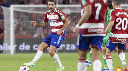 Miquel, en un partido con el Granada CF