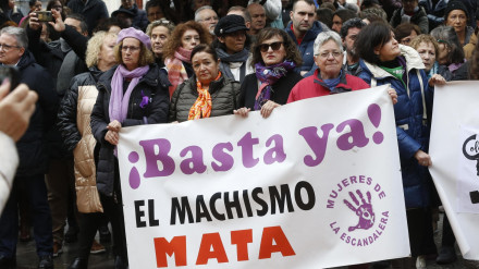 Concentración por el asesinato de Karilenia, en Sama de Langreo (Asturias)