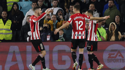 El Athletic celebra el gol de Sancet al Betis