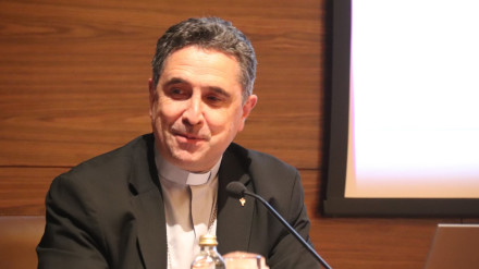 Monseñor García Cadiñanos participó este lunes en el acto de Manos Unidades en la sede de Afundación
