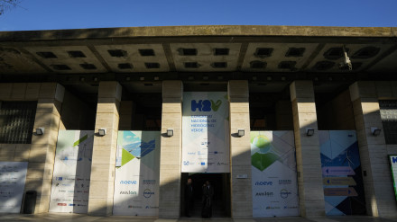 Inauguración II Congreso Nacional de Hidrógeno Verde. A 04 de febrero de 2025, en Huelva (Andalucía, España). Este martes, 4 de febrero, arranca el II Congreso Nacional de Hidrógeno Verde, que se celebra en el Palacio de Congresos Casa Colón de Huelva hasta el 6 de febrero y en el que participan más de 1.200 personas, además de 400 empresas, así como representantes de 40 instituciones, asociaciones, clústeres y valles unificados nacionales de hidrógeno provenientes de España, Europa y Latinoamérica.Joaquin Corchero / Europa Press04/2/2025