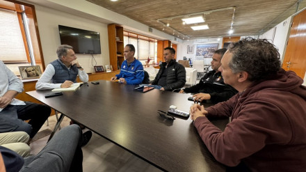 Momento de la reunión de la directiva del CF Lorca Deportiva con Fulgencio Gil, alcalde de Lorca