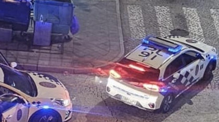 Patrullas de la Policía Local se desplazan al casco histórico en distintas actuaciones por la llamadas de vecinos