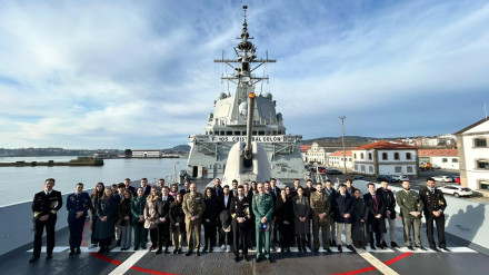 Los visitantes también conocieron la fragata F-105 'Cristóbal Colón', la más moderna de la Armada