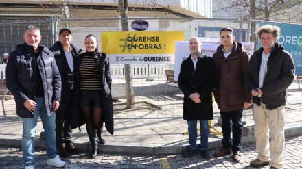El alcalde de Ourense, Gonzalo Jácome, acompañado de ediles de su grupo de gobierno en el inicio de las obras