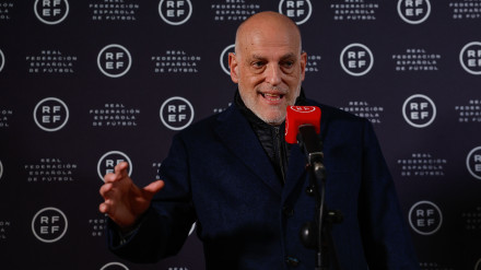 Javier Tebas ofrece una rueda de prensa tras la reunión de la RFEF.