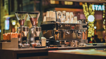 Tres iconos del desayuno frente a Frente: Churros, croissants y tostadas. ¿Cuál elegir?