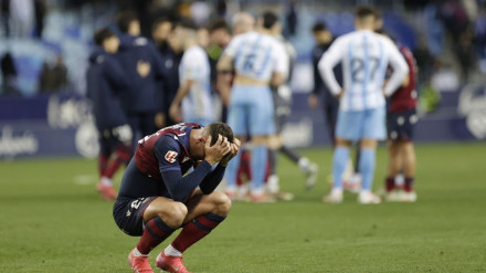 Pablo Martínez acabó tocado el partido por la ocasión fallada