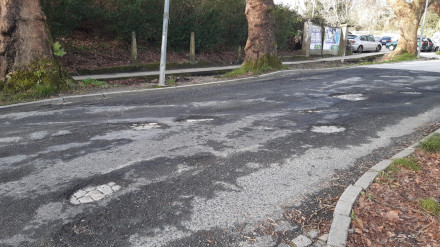 Estado que presenta la Avenida de Compostela, frente a la estación de trenes de Ferrol