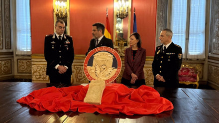 10/02/2025 Recuperada en Italia un ara funeraria romana del sigo III robada en Mérida en 1996.Agentes de la Policía Nacional en colaboración con el Ministerio de Cultura y del Arma dei Carabinieri han recuperado en Italia un ara funeraria romana del siglo III d.C. robada en Mérida en 1996, al ser detectado que la pieza se subastaba por un anticuario valenciano.SOCIEDAD ESPAÑA EUROPA MADRID POLÍTICAPOLICÍA NACIONAL