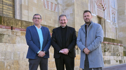 El Cabildo y la Federación de Peñas apoyarán actividades relacionadas con las raíces y costumbres cordobesasEl Cabildo Catedral de Córdoba y la Federación de Peñas Cordobesas han firmado un convenio de colaboración con el objetivo de llevar a cabo "toda clase de acciones, de carácter cultural y social, relacionadas con las raíces, costumbres y tradiciones populares cordobesas".ANDALUCÍA ESPAÑA EUROPA CÓRDOBA SOCIEDADCABILDO CATEDRAL DE CÓRDOBA
