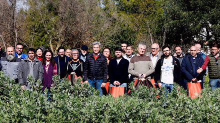 Foto de familiaLa finca de agricultura ecológica El Aguilarejo ha acogido este martes la tradicional jornada de entrega e intercambio de semillas de variedades hortícolas locales organizada por la Diputación de Córdoba, a través de su Centro Agropecuario, y con la participación de representantes de municipios de toda la provincia, quienes han recibido 20.000 lotes de semillas.POLITICA SOCIEDADDIPUTACIÓN DE CÓRDOBA