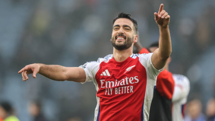 Mikel Merino celebra la victoria del Arsenal