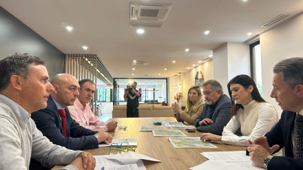 El alcalde de Lorca, a la derecha, y su equipo, en la reunión con el Colegio de Ingenieros de Caminos, Canales y Puertos