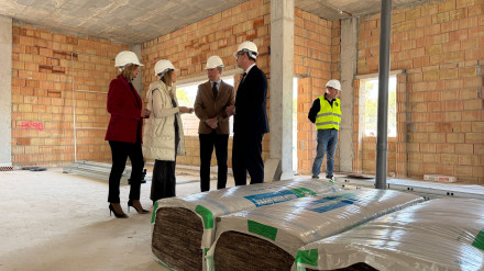 El consejero y el alcalde de Lorca visitan una escuela infantil en construcción