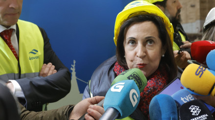 Margarita Robles durante una de sus últimas visitas a Navantia Ferrol