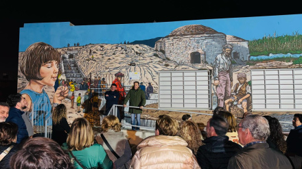 Mural temático de la pedanía de Río, obra del artista Iván Molina