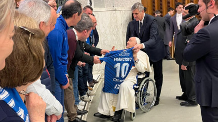 El Papa Francisco ya tiene su camiseta del Club de Fútbol de Socuéllamos