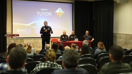 Policía tutor virtual