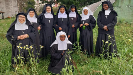 Las ocho monjas de clausura de las Salesas en Vigo