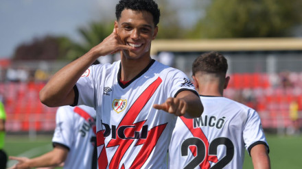 Etienne Eto'o celebra un gol con el Rayo Vallecano