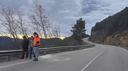 Visita de los responsables técnicos de la Dirección General de Carreteras del Gobierno de Aragón a la A-1701, en Linares de Mora (Teruel).