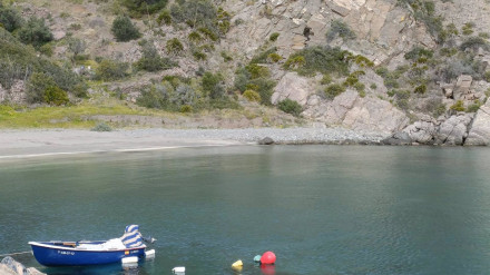 Un pescador descubre el cadáver de un hombre flotando en aguas de Almuñécar