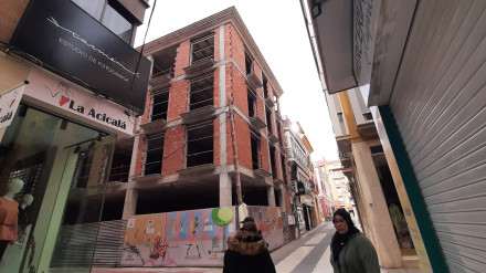 Uno de los edificios de Lorca cuya construcción quedó interrumpida hace años