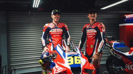 Joan Mir junto a su compañero Luca Marini