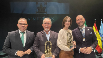 Almuñécar reconoce en el Día de Andalucía a dos vecinos destacados