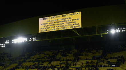 Los videomarcadores del estadio de la Cerámica anuncian la suspensión del Villarreal - Espanyol