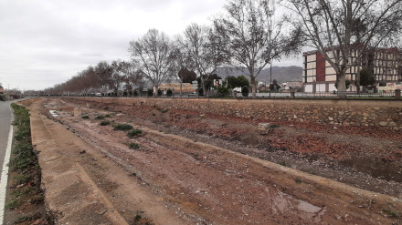 Cauce de la rambla de Tiata que el ayuntamiento quiere convertir en una gran vía verde de 3,5 kilómetros de longitud