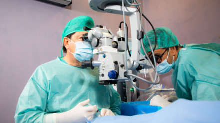 El doctor Alfonso Arias, jefe de Oftalmología en los hospitales Vithas Alicante y Medimar.