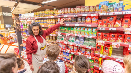 Los niños visitan los supermercados en este programa