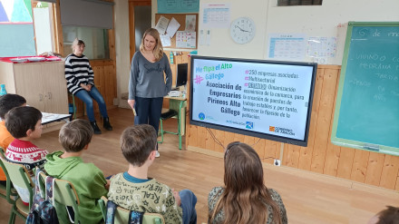 Visita de AEPAG al colegio de Caldearenas
