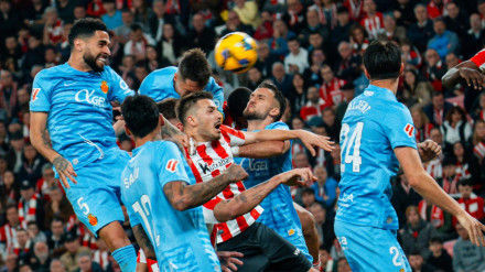 Remate de Raíllo en el gol