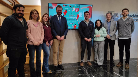 Presentación El Palacio de la Merced, sede de la Diputación de Córdoba, ha acogido este lunes la presentación del cartel de la VI edición del Campeonato Médico del Sur Solidario de fútbol, iniciativa que cuenta con el apoyo de la Delegación de Deportes de la institución provincial y que "contará con una fase previa, el viernes 21 de marzo en Córdoba, y una fase final, el sábado 22 de marzo en Lucena".POLITICA ANDALUCÍA ESPAÑA EUROPA CÓRDOBA SOCIEDAD