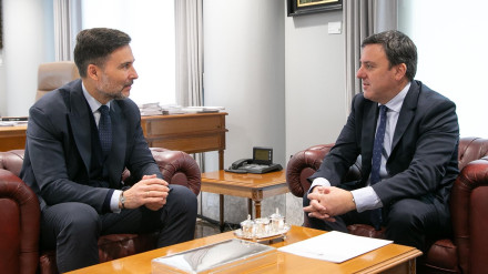 Enrique López y Valentín González Formoso este lunes en la sede de la Diputación de A Coruña