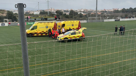 Imagen de la ambulancia que trasladó al jugador al hospital el pasado sábado