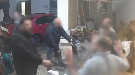 La operación policial, que incluyó cinco registros domiciliarios, desmanteló una banda dedicada a "vuelcos" de droga y robos violentos en camiones y establecimientos