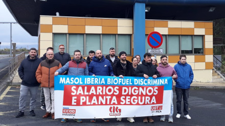 Concentración a las puertas de entrada al puerto exterior de Caneliñas