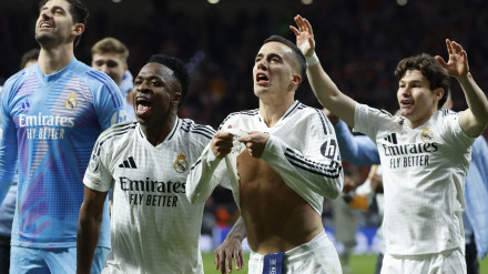 Varios futbolistas del Real Madrid celebran su pase a cuartos