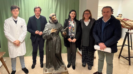 Comienzan los trabajos de Recuperación del Patrimonio Cofrade en Cabra, Lucena y Priego de Córdoba.La delegada de Presidencia, Gobierno Interior y Vivienda de la Diputación de Córdoba, Marta Siles, acompañada por personal técnico de Patrimonio Histórico-Artístico de la institución provincial, se ha desplazado a los municipios de Lucena, Cabra y Priego de Córdoba, donde se está trabajando en la restauración de importantes piezas del patrimonio cofrade provincial.POLITICA CULTURADIPUTACIÓN DE CÓRDOBA