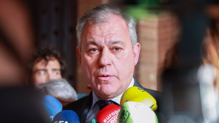 El alcalde de Sevilla, José Luis Sanz, atiende a los medios tras la reunión sobre el FpD4.