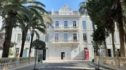 Fachada principal del campus universitario de Lorca