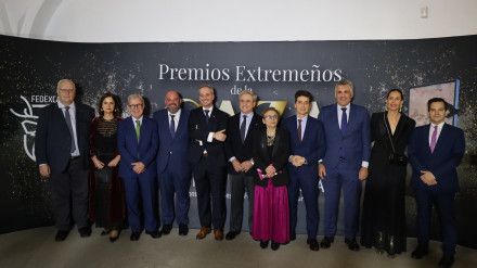 Autoridades asistentes a los premios