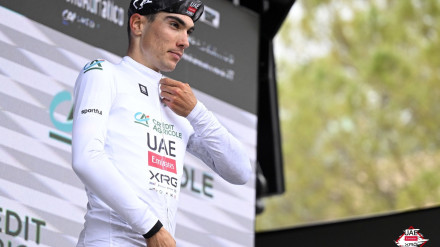 Juan Ayuso asalta la general de la Tirreno-Adriático con su victoria en Frontignano