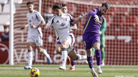 Puga fue el menos malo del Málaga en el Carlos Belmonte.