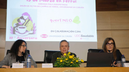 Gómez Caamaño, en el centro, durante su participación en el acto celebrado en el Campus de Ferrol